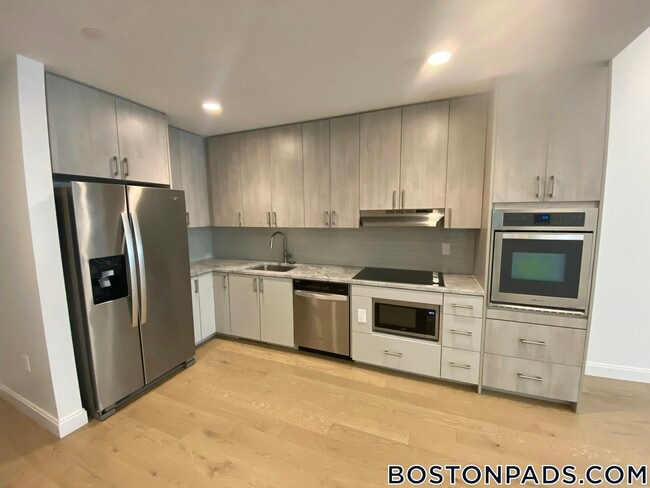55 Brighton Ave, Unit 209 in Boston, MA - Building Photo - Building Photo