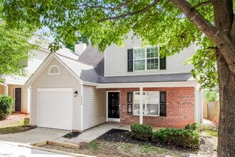 2449 Reid Oaks Dr in Charlotte, NC - Foto de edificio - Building Photo