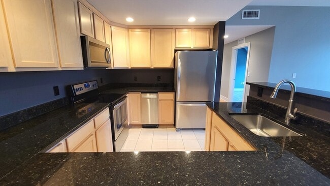 1 Powder Mill Square in Andover, MA - Building Photo - Building Photo