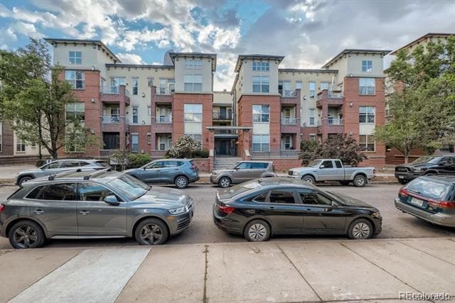 property at 1747 N Pearl St