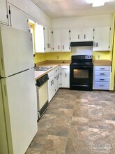 10065 Hillview Rd in Pensacola, FL - Building Photo - Building Photo