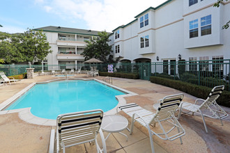 Creekview Senior Community in Orange, CA - Foto de edificio - Building Photo