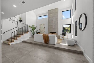 2029 Del Mar Heights Rd in Del Mar, CA - Foto de edificio - Building Photo