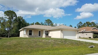 2914 48th St W in Lehigh Acres, FL - Building Photo