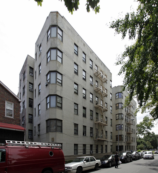 2206 Holland Avenue Apartments in Bronx, NY - Building Photo - Building Photo