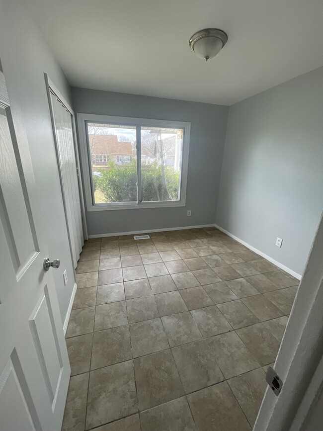 37 Pershing Ln in Sicklerville, NJ - Building Photo - Building Photo
