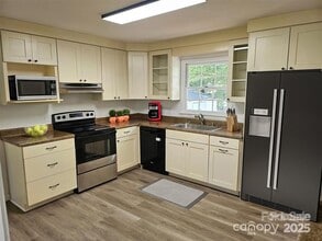 1109 Reid Harkey Rd in Matthews, NC - Building Photo - Building Photo