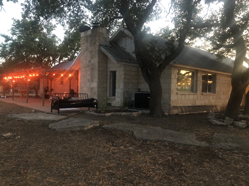 10207 Wagon Rd W in Austin, TX - Building Photo