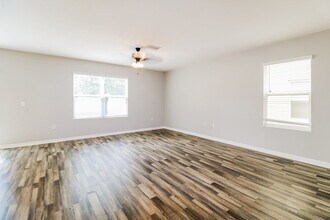 14489 Finsbury Dr in Spring Hill, FL - Building Photo - Building Photo