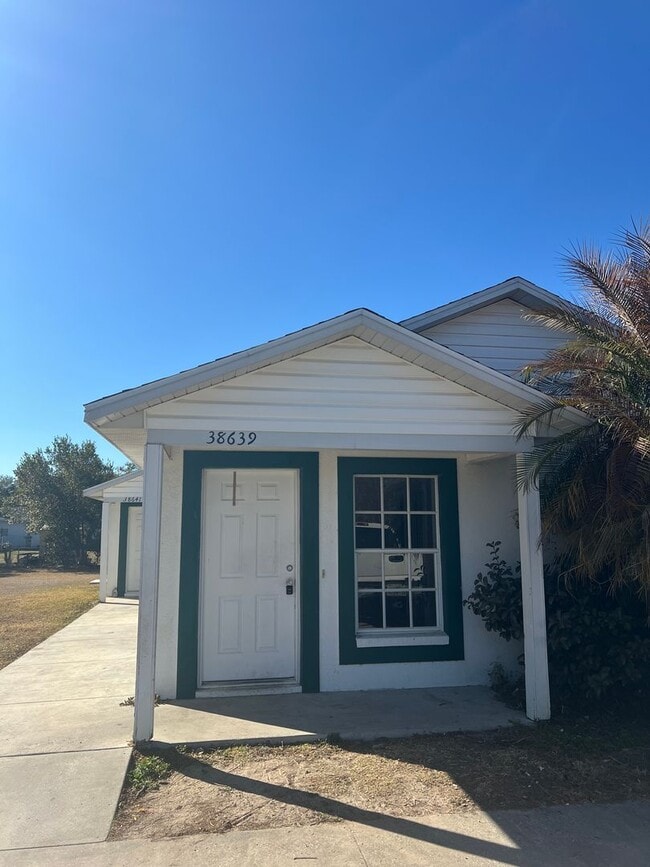 38639 Rose Ln in Zephyrhills, FL - Building Photo - Building Photo