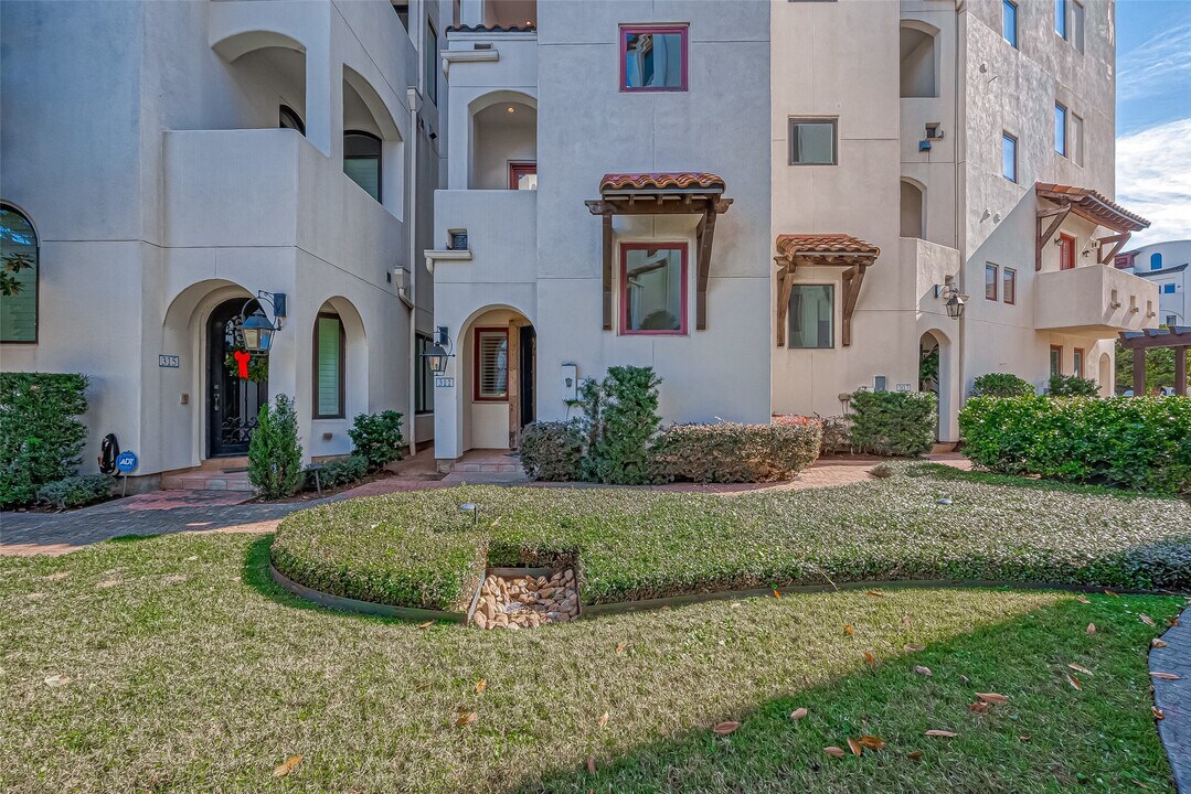 311 Calle Sevilla Pl in Houston, TX - Building Photo