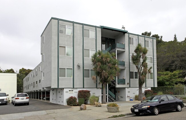 3565 Dimond Ave in Oakland, CA - Foto de edificio - Building Photo