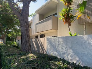 16765 Barefoot Cir in Huntington Beach, CA - Building Photo - Building Photo