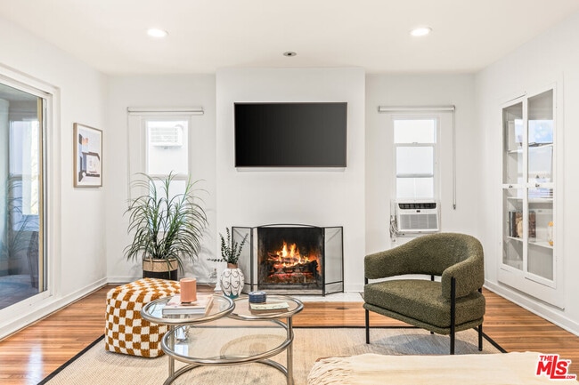 329 S Reeves Dr in Beverly Hills, CA - Building Photo - Building Photo