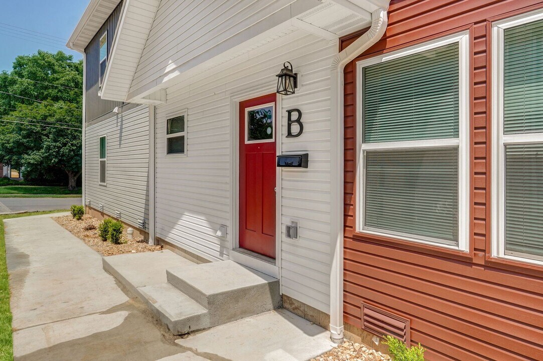 509 E Madison St in Springfield, MO - Building Photo