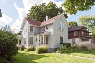 810 N Waukegan Rd in Waukegan, IL - Building Photo