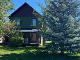 823 Eagles Rest Dr in Driggs, ID - Building Photo