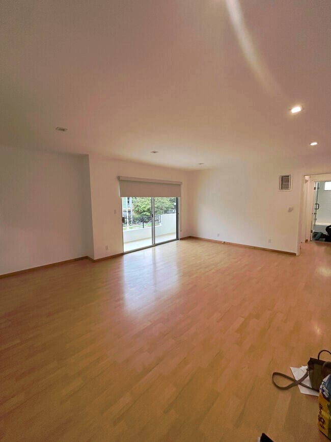 1608 S Bentley Ave in Los Angeles, CA - Building Photo - Building Photo