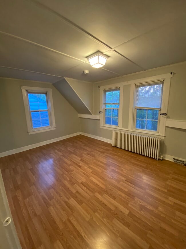 331 King Philip St, Unit 2 in Raynham, MA - Foto de edificio - Building Photo