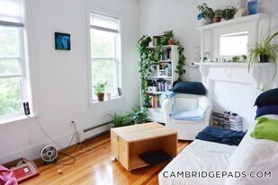 137 Columbia St, Unit 2L in Cambridge, MA - Building Photo