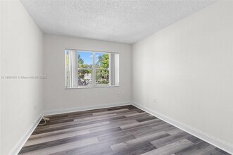 4215 N University Dr in Sunrise, FL - Building Photo - Building Photo
