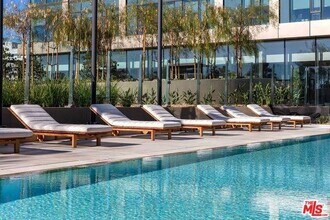 889 Francisco St, Unit 1010 in Los Angeles, CA - Foto de edificio - Building Photo