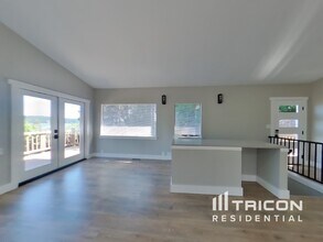 5555 Madrona Ave NE in Bremerton, WA - Building Photo - Building Photo