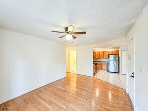 15 Fisher Dr in Franklin Township, NJ - Building Photo - Building Photo