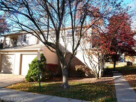 5082 Buckingham Pl Dr in Troy, MI - Building Photo