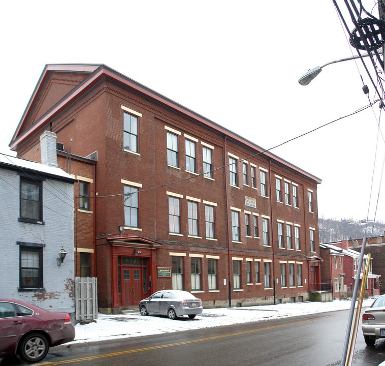 910 Bingham St in Pittsburgh, PA - Foto de edificio