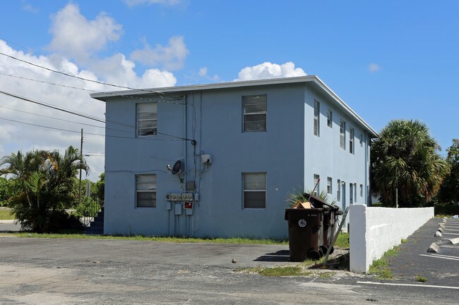 2012 A E Isaacs Ave in West Palm Beach, FL - Building Photo - Building Photo