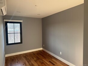 1035 Montauk Hwy in Copiague, NY - Foto de edificio - Building Photo