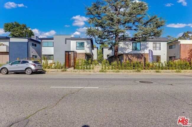 property at 5722 Woodman Ave