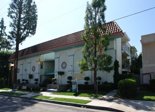 Canoga Plaza Apartments in Canoga Park, CA - Building Photo - Building Photo