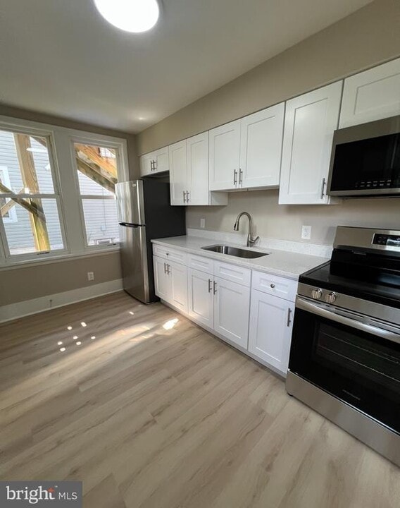 244 Glover St in Woodbury, NJ - Building Photo