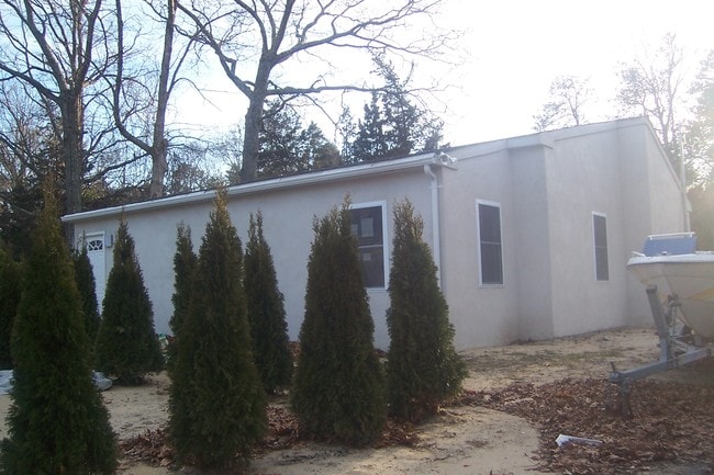 50 W Tiana Rd in Hampton Bays, NY - Building Photo - Building Photo