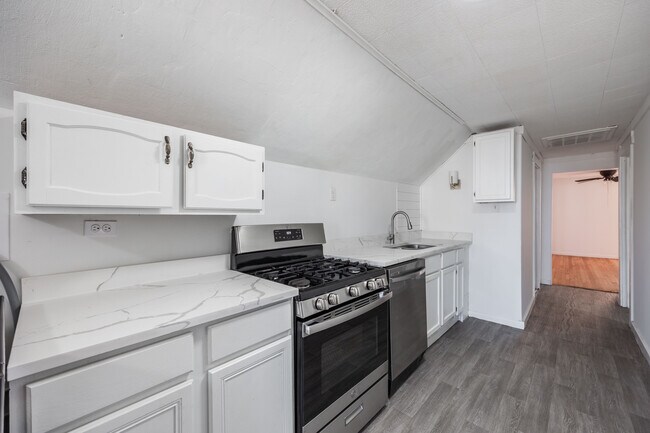 2140 N Karlov Ave, Unit 2 in Chicago, IL - Building Photo - Building Photo