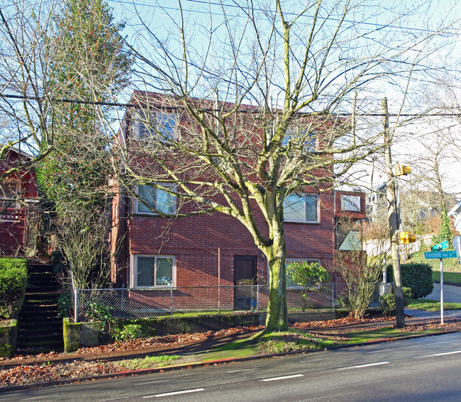 Canberra Apartments in Seattle, WA - Building Photo - Building Photo