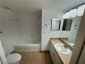 1240 Wildwood Lakes Blvd in Naples, FL - Building Photo - Building Photo