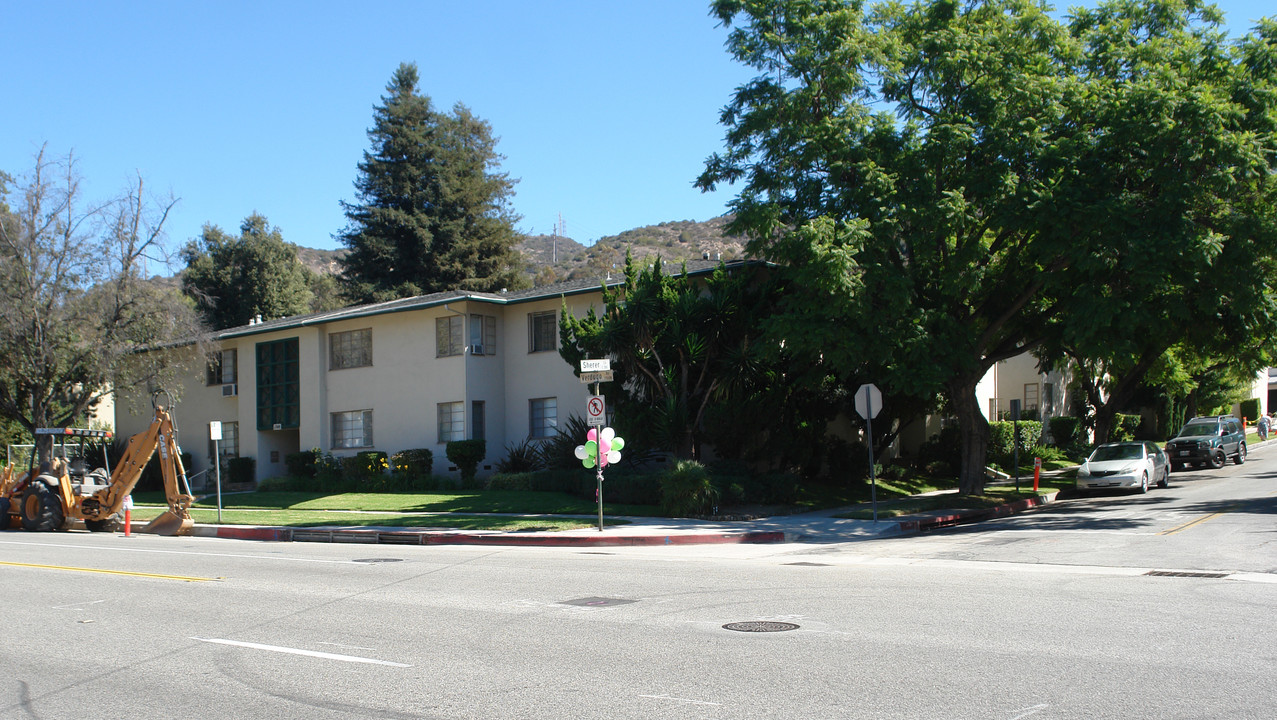 1748 N Verdugo Rd in Glendale, CA - Building Photo