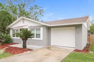 302 W Primrose Ln in Lady Lake, FL - Building Photo - Building Photo