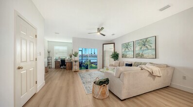 3790 Parkridge Cir in Sarasota, FL - Building Photo - Building Photo