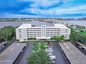 1224 S Peninsula Dr in Daytona Beach, FL - Building Photo