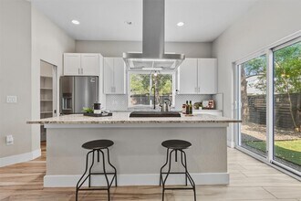 5609 Tura Ln in Austin, TX - Building Photo - Building Photo