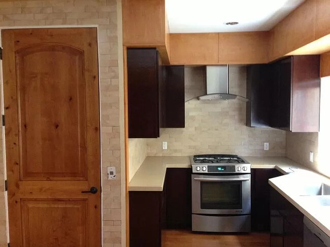 1743 S Barrington Ave in Los Angeles, CA - Building Photo - Building Photo