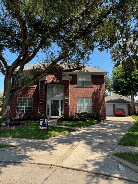 16655 Broadoak Grove Ln in Sugar Land, TX - Foto de edificio