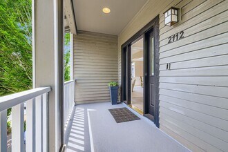 2112 N 64th St in Seattle, WA - Building Photo - Building Photo