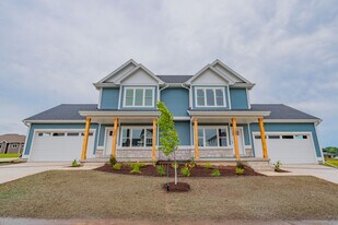 291 N Bergamont Blvd in Oregon, WI - Building Photo