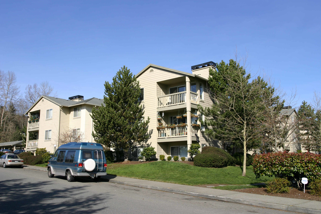 Coventry Place Apartments in Kenmore, WA - Building Photo