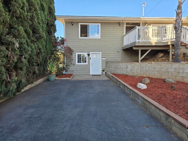 property at 1186 N Rose St